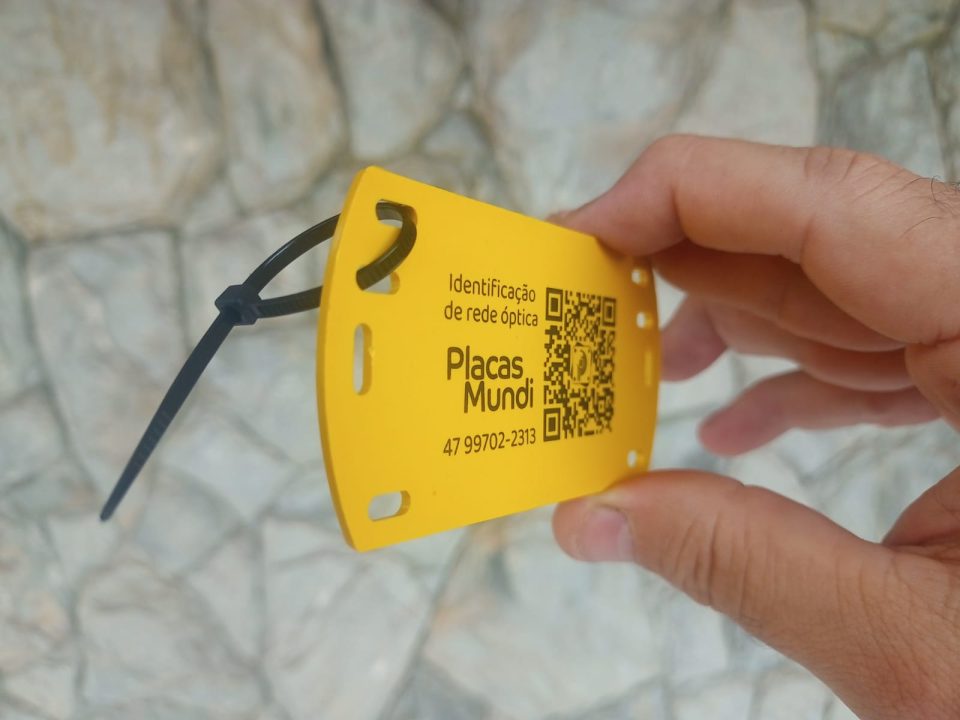 instrucoes-de-fixacao-para-etiquetas-de-identificacao-de-cabos-opticos-da-placas-mundi